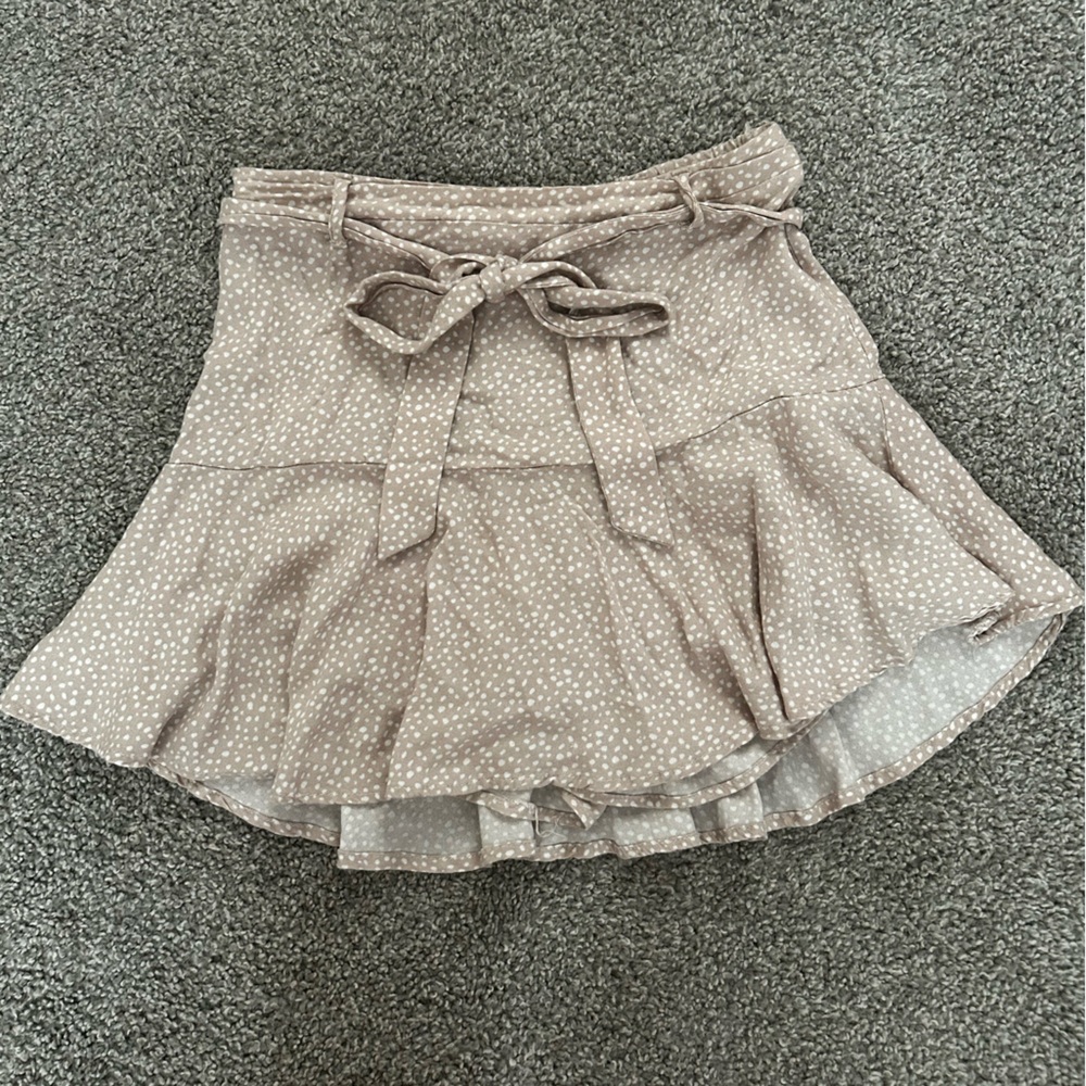 Cute tan and white polka dot skirt WITH built in shorts!
